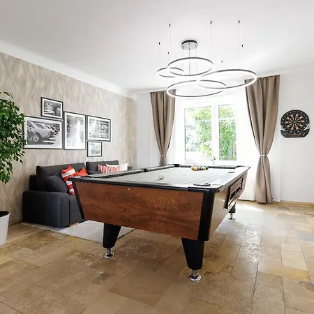 Luxury House With Pool, Garden, Ac & Sauna Apartment