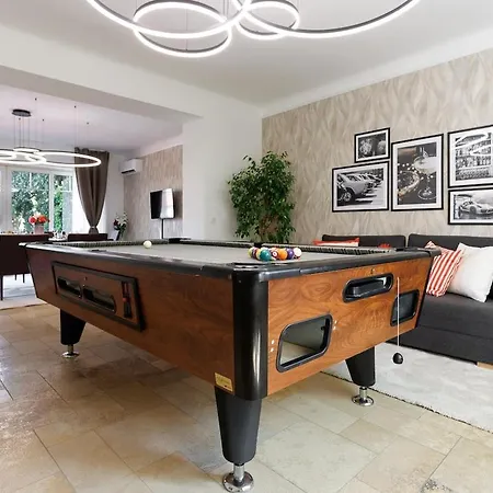 Luxury House With Pool, Garden, Ac & Sauna Apartment