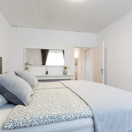 Luxury House With Pool, Garden, Ac & Sauna Apartment *