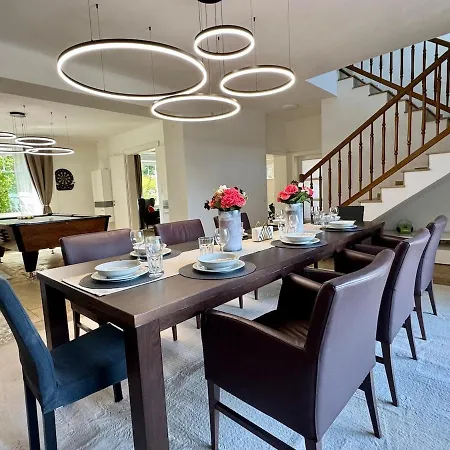 Luxury House With Pool, Garden, Ac & Sauna Apartment
